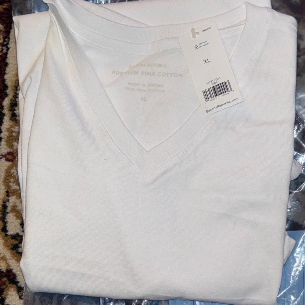 Banana Republic Classic White V-Neck Tee